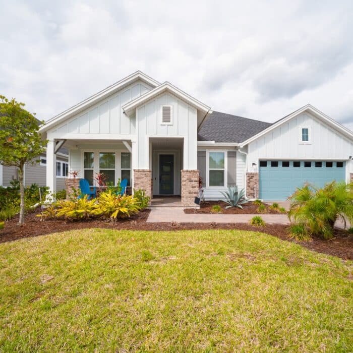 Beautiful,Tropical,New,Florida,Home,With,Pavers